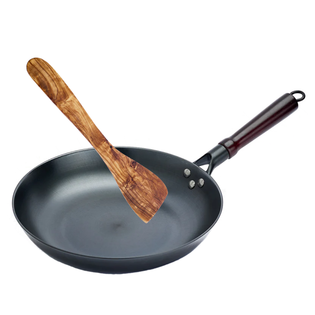 The Ultimate Cooking Duo – Cast Iron Frying Pan + Olive Wood Spatula