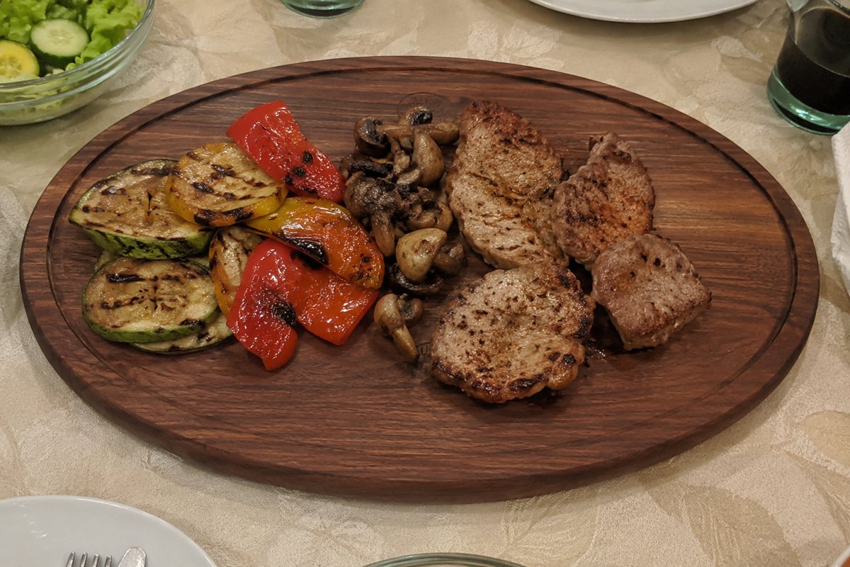 Oval plate with grilled meat and vegetables
